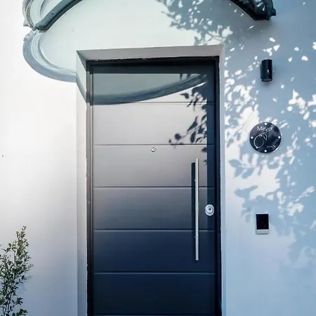 Lemon Apartment *