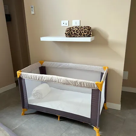 Apartment Lemon Rom
